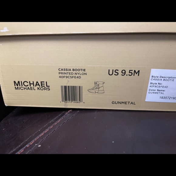 Michael Kors HTF Cassia Booties 9.5 - Picture 10 of 10